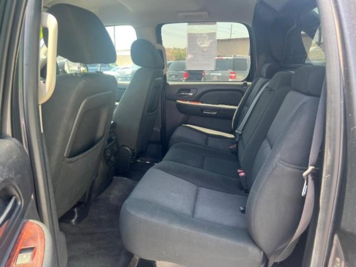 2010 Black Granite Metallic /Ebony Chevrolet Avalanche 1500 LT1 (3GNVKFE07AG) with an Vortec 5.3L V-8 variable valve control engine, Automatic transmission, located at 1865 East Red Hills Pkwy, St. George, 84770, (435) 628-0023, 37.120850, -113.543640 - Photo#21