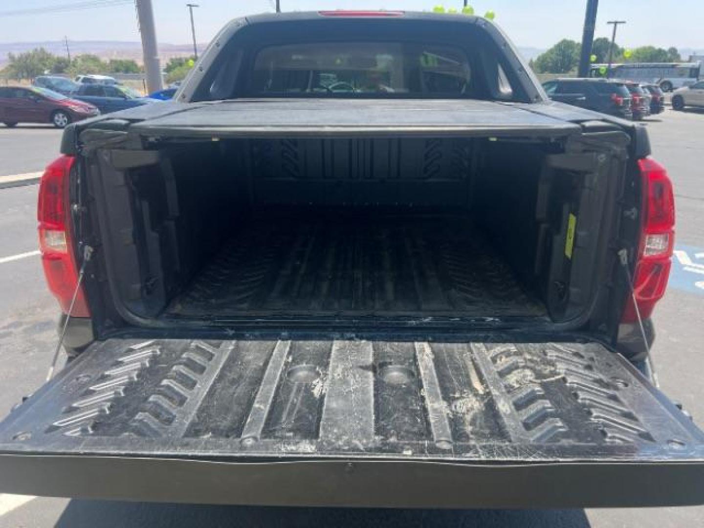 2010 Black Granite Metallic /Ebony Chevrolet Avalanche 1500 LT1 (3GNVKFE07AG) with an Vortec 5.3L V-8 variable valve control engine, Automatic transmission, located at 1865 East Red Hills Pkwy, St. George, 84770, (435) 628-0023, 37.120850, -113.543640 - Photo#25