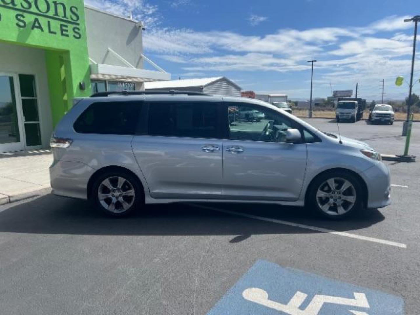 2014 Predawn Gray Mica /Dark Charcoal Toyota Sienna SE 8 Passenger (5TDXK3DCXES) with an 3.5L V-6 DOHC engine, Automatic transmission, located at 1865 East Red Hills Pkwy, St. George, 84770, (435) 628-0023, 37.120850, -113.543640 - Photo#7