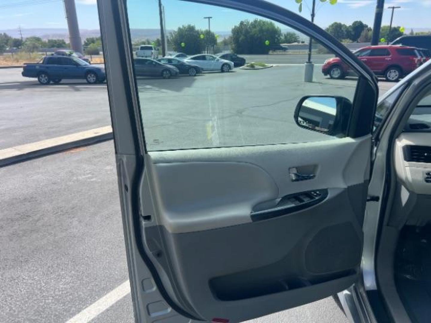 2014 Predawn Gray Mica /Dark Charcoal Toyota Sienna SE 8 Passenger (5TDXK3DCXES) with an 3.5L V-6 DOHC engine, Automatic transmission, located at 1865 East Red Hills Pkwy, St. George, 84770, (435) 628-0023, 37.120850, -113.543640 - Photo#12