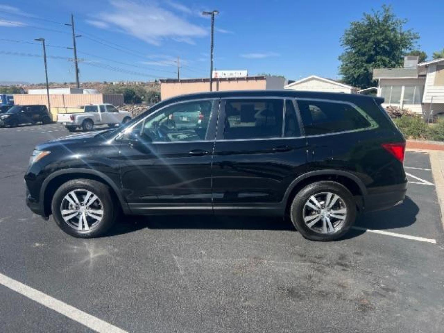 2016 Crystal Black Pearl /Gray Honda Pilot EX-L (5FNYF5H59GB) with an 3.5L V-6 gasoline direct injection engine, Automatic transmission, located at 1865 East Red Hills Pkwy, St. George, 84770, (435) 628-0023, 37.120850, -113.543640 - Photo#3