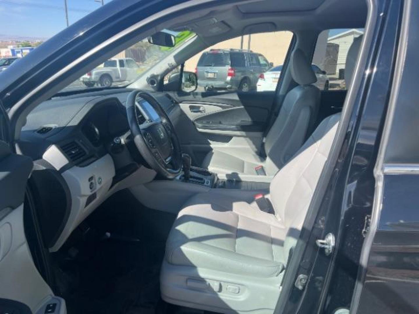 2016 Crystal Black Pearl /Gray Honda Pilot EX-L (5FNYF5H59GB) with an 3.5L V-6 gasoline direct injection engine, Automatic transmission, located at 1865 East Red Hills Pkwy, St. George, 84770, (435) 628-0023, 37.120850, -113.543640 - Photo#14