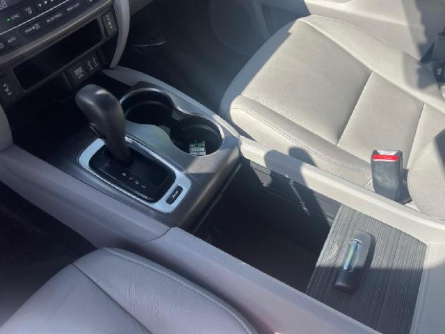 2016 Crystal Black Pearl /Gray Honda Pilot EX-L (5FNYF5H59GB) with an 3.5L V-6 gasoline direct injection engine, Automatic transmission, located at 1865 East Red Hills Pkwy, St. George, 84770, (435) 628-0023, 37.120850, -113.543640 - Photo#19