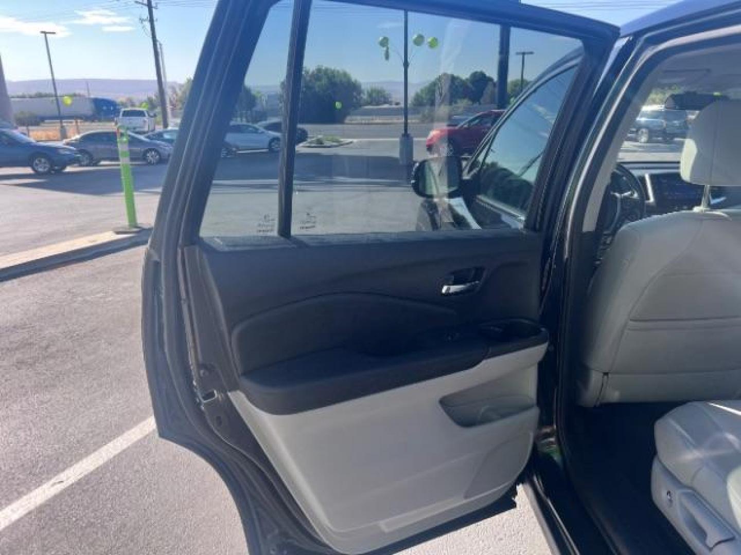 2016 Crystal Black Pearl /Gray Honda Pilot EX-L (5FNYF5H59GB) with an 3.5L V-6 gasoline direct injection engine, Automatic transmission, located at 1865 East Red Hills Pkwy, St. George, 84770, (435) 628-0023, 37.120850, -113.543640 - Photo#20