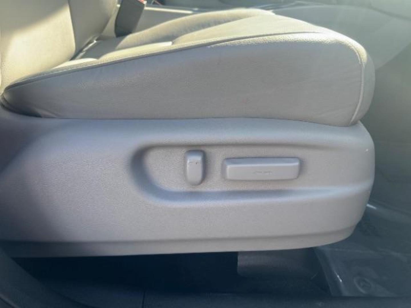 2016 Crystal Black Pearl /Gray Honda Pilot EX-L (5FNYF5H59GB) with an 3.5L V-6 gasoline direct injection engine, Automatic transmission, located at 1865 East Red Hills Pkwy, St. George, 84770, (435) 628-0023, 37.120850, -113.543640 - Photo#32