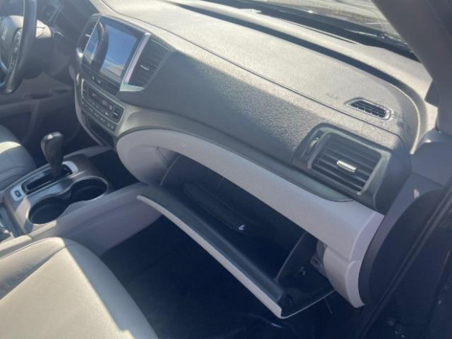 2016 Crystal Black Pearl /Gray Honda Pilot EX-L (5FNYF5H59GB) with an 3.5L V-6 gasoline direct injection engine, Automatic transmission, located at 1865 East Red Hills Pkwy, St. George, 84770, (435) 628-0023, 37.120850, -113.543640 - Photo#33
