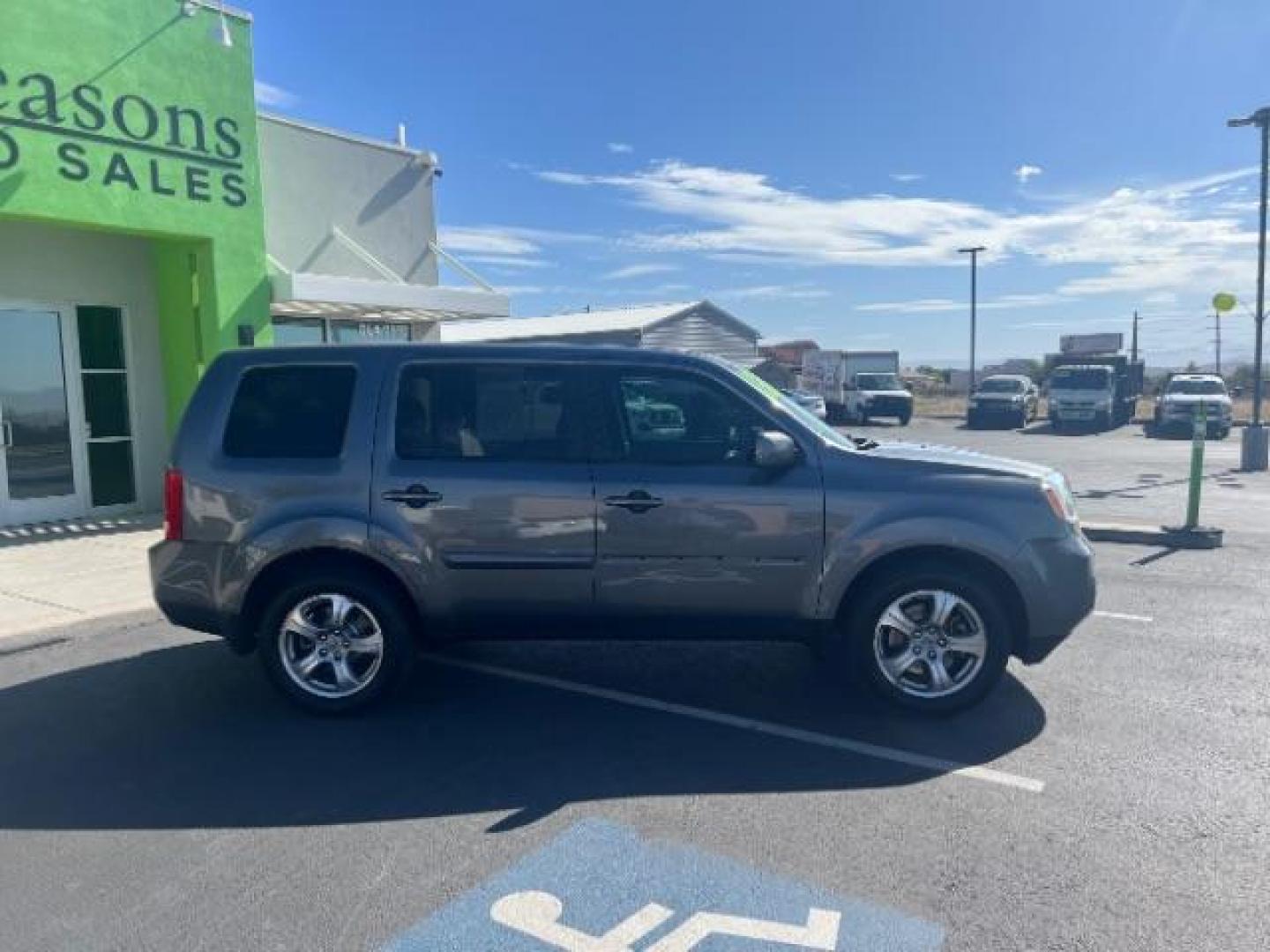 2013 Polished Metal Metallic /Gray Honda Pilot EX (5FNYF3H47DB) with an 3.5L V-6 i-VTEC VCM variable valve control engine, Automatic transmission, located at 1865 East Red Hills Pkwy, St. George, 84770, (435) 628-0023, 37.120850, -113.543640 - Photo#7