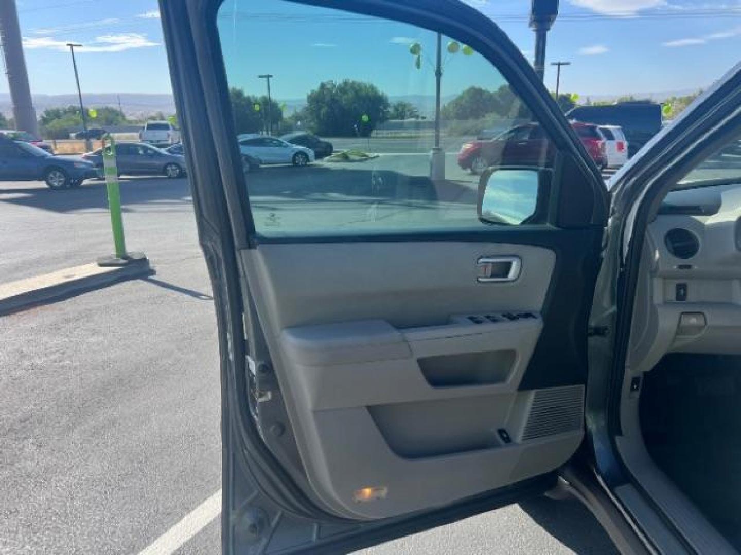 2013 Polished Metal Metallic /Gray Honda Pilot EX (5FNYF3H47DB) with an 3.5L V-6 i-VTEC VCM variable valve control engine, Automatic transmission, located at 1865 East Red Hills Pkwy, St. George, 84770, (435) 628-0023, 37.120850, -113.543640 - Photo#12