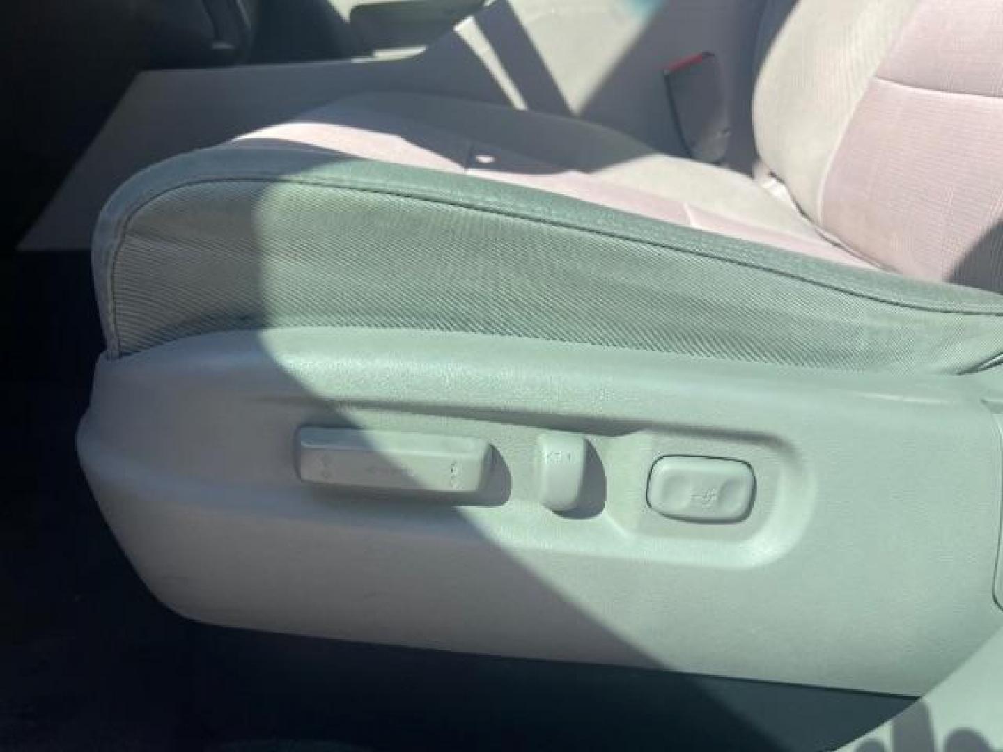 2013 Polished Metal Metallic /Gray Honda Pilot EX (5FNYF3H47DB) with an 3.5L V-6 i-VTEC VCM variable valve control engine, Automatic transmission, located at 1865 East Red Hills Pkwy, St. George, 84770, (435) 628-0023, 37.120850, -113.543640 - Photo#13