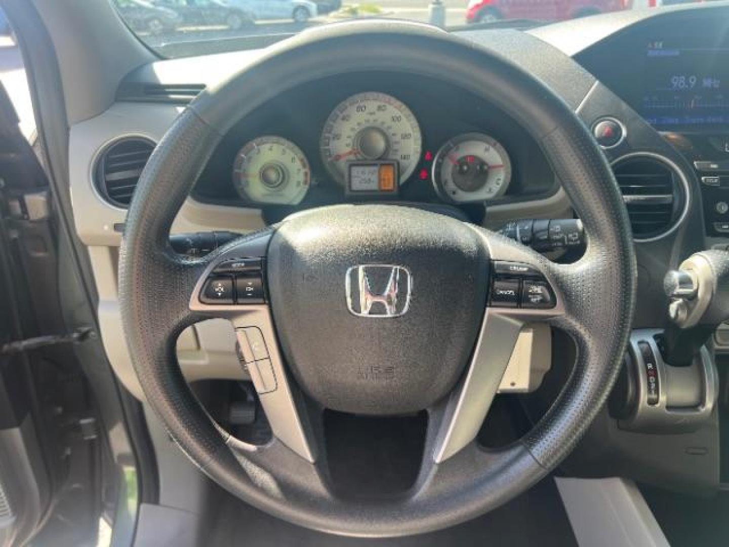 2013 Polished Metal Metallic /Gray Honda Pilot EX (5FNYF3H47DB) with an 3.5L V-6 i-VTEC VCM variable valve control engine, Automatic transmission, located at 1865 East Red Hills Pkwy, St. George, 84770, (435) 628-0023, 37.120850, -113.543640 - Photo#15