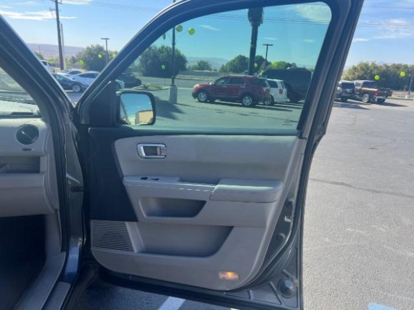 2013 Polished Metal Metallic /Gray Honda Pilot EX (5FNYF3H47DB) with an 3.5L V-6 i-VTEC VCM variable valve control engine, Automatic transmission, located at 1865 East Red Hills Pkwy, St. George, 84770, (435) 628-0023, 37.120850, -113.543640 - Photo#31