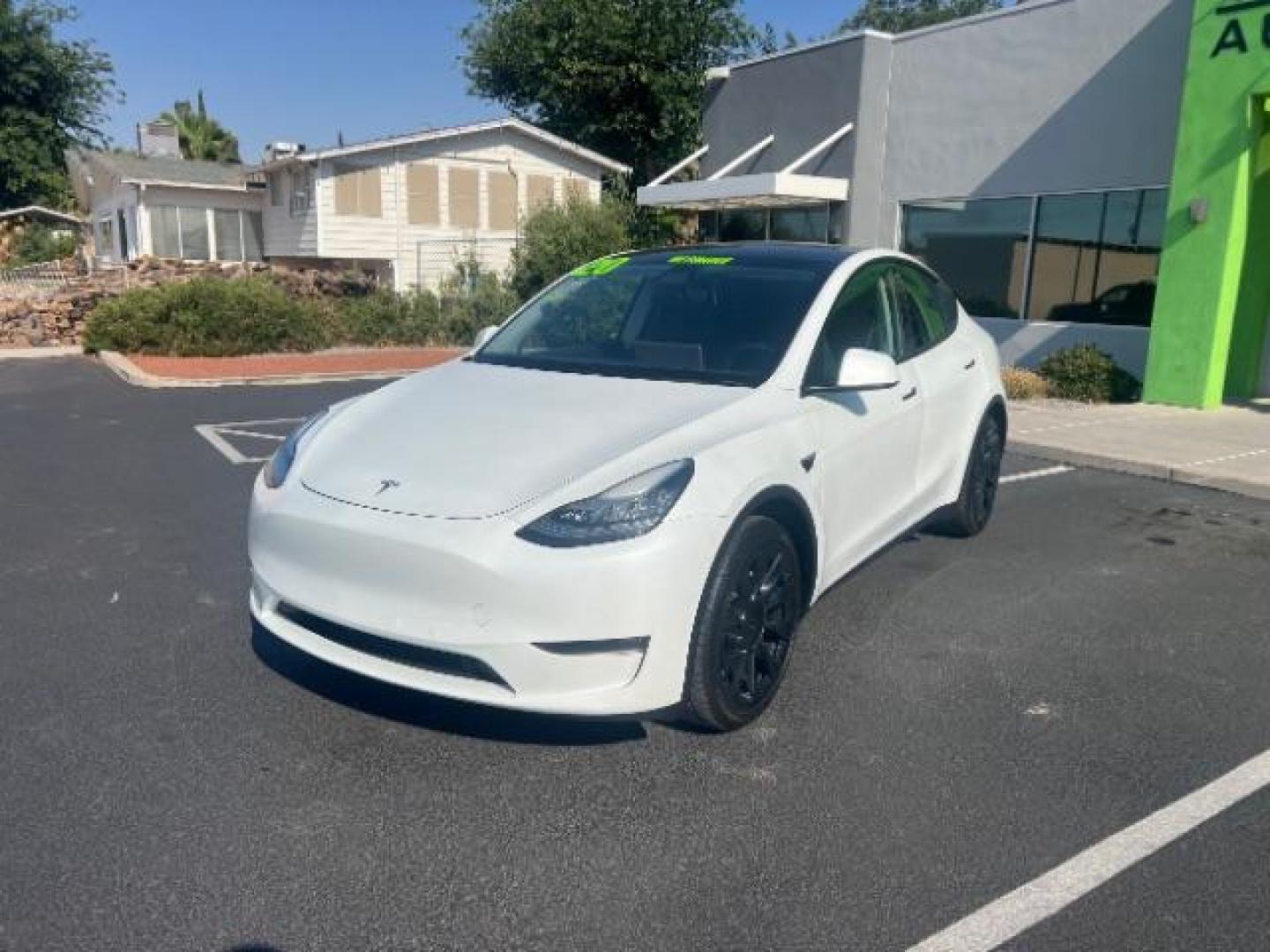2020 Pearl White Multi-Coat /Black Tesla Model Y Long Range Dual Motor All-Wheel Drive (5YJYGDEE6LF) with an ELECTRIC engine, Continuously Variable Transmission transmission, located at 1865 East Red Hills Pkwy, St. George, 84770, (435) 628-0023, 37.120850, -113.543640 - This Tesla is an AWD Long range. Battery is 90% healthy, 289 on full charge. Near new condition! Full Tesla factory warranty up to 120k miles. Extended EV battery warranty available. Financing for ALL credit types. 4 Seasons Auto THE southern Utah Tesla Experts. Call or text for more info DL# 7 - Photo#4