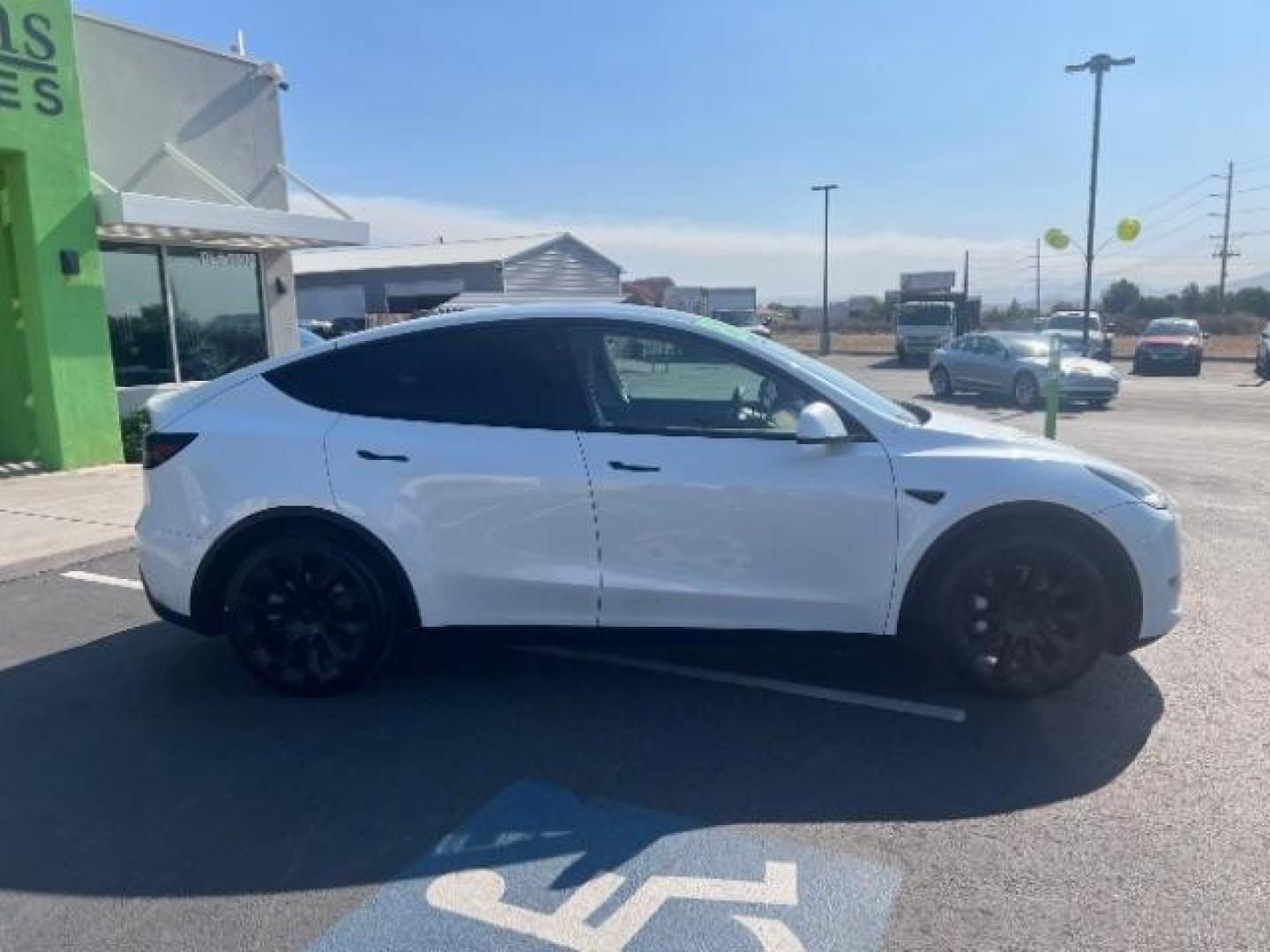 2020 Pearl White Multi-Coat /Black Tesla Model Y Long Range Dual Motor All-Wheel Drive (5YJYGDEE6LF) with an ELECTRIC engine, Continuously Variable Transmission transmission, located at 1865 East Red Hills Pkwy, St. George, 84770, (435) 628-0023, 37.120850, -113.543640 - This Tesla is an AWD Long range. Battery is 90% healthy, 289 on full charge. Near new condition! Full Tesla factory warranty up to 120k miles. Extended EV battery warranty available. Financing for ALL credit types. 4 Seasons Auto THE southern Utah Tesla Experts. Call or text for more info DL# 7 - Photo#9