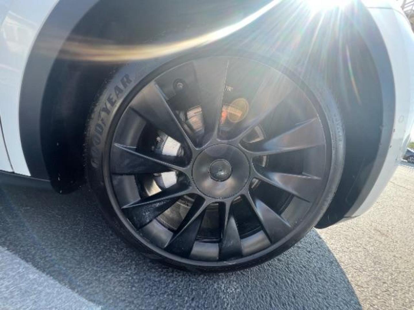 2020 Pearl White Multi-Coat /Black Tesla Model Y Long Range Dual Motor All-Wheel Drive (5YJYGDEE6LF) with an ELECTRIC engine, Continuously Variable Transmission transmission, located at 1865 East Red Hills Pkwy, St. George, 84770, (435) 628-0023, 37.120850, -113.543640 - This Tesla is an AWD Long range. Battery is 90% healthy, 289 on full charge. Near new condition! Full Tesla factory warranty up to 120k miles. Extended EV battery warranty available. Financing for ALL credit types. 4 Seasons Auto THE southern Utah Tesla Experts. Call or text for more info DL# 7 - Photo#10