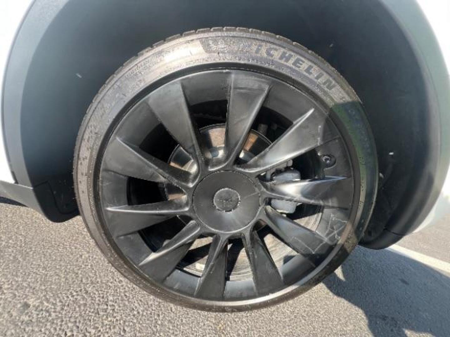 2020 Pearl White Multi-Coat /Black Tesla Model Y Long Range Dual Motor All-Wheel Drive (5YJYGDEE6LF) with an ELECTRIC engine, Continuously Variable Transmission transmission, located at 1865 East Red Hills Pkwy, St. George, 84770, (435) 628-0023, 37.120850, -113.543640 - This Tesla is an AWD Long range. Battery is 90% healthy, 289 on full charge. Near new condition! Full Tesla factory warranty up to 120k miles. Extended EV battery warranty available. Financing for ALL credit types. 4 Seasons Auto THE southern Utah Tesla Experts. Call or text for more info DL# 7 - Photo#12