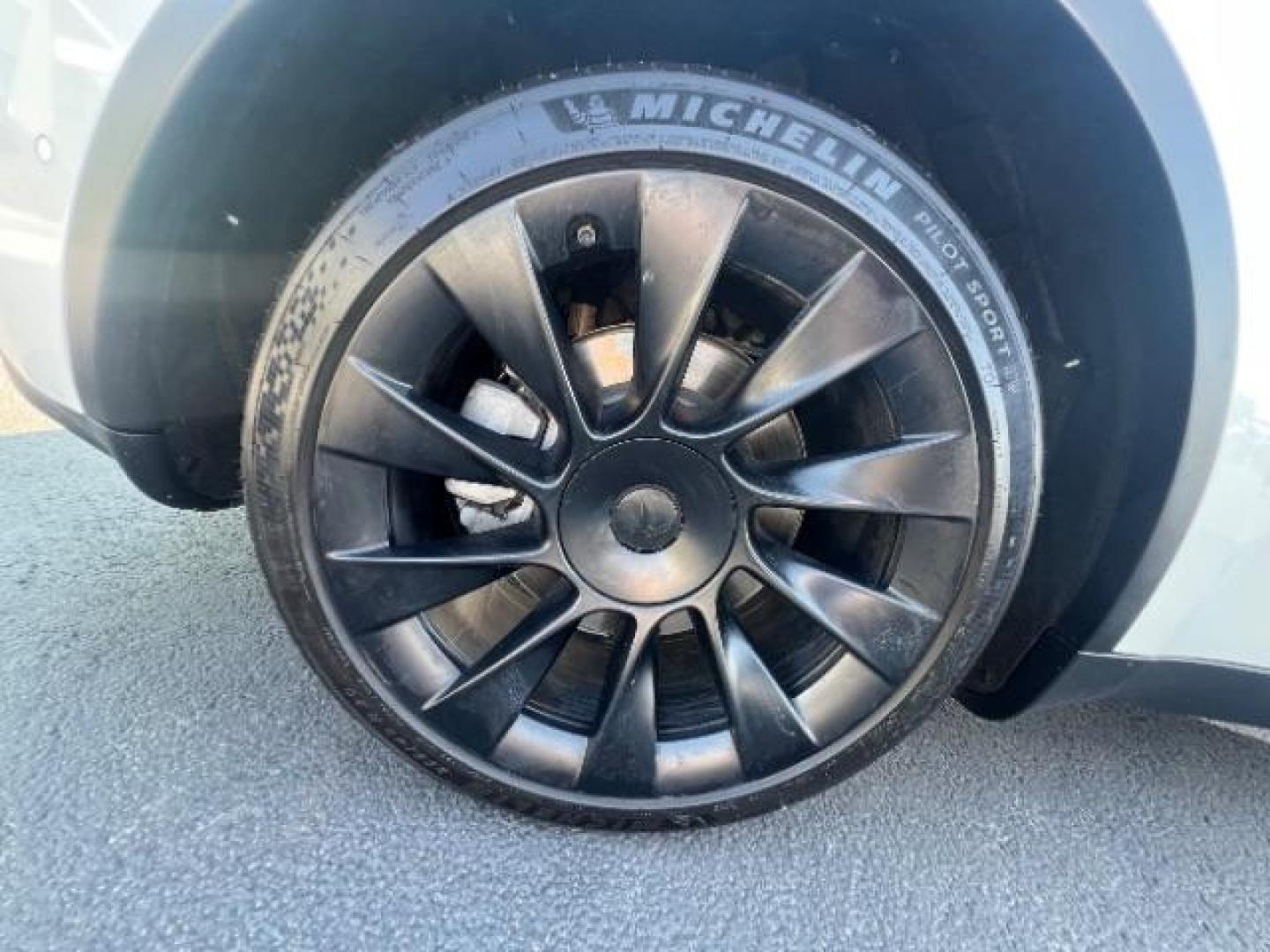2020 Pearl White Multi-Coat /Black Tesla Model Y Long Range Dual Motor All-Wheel Drive (5YJYGDEE6LF) with an ELECTRIC engine, Continuously Variable Transmission transmission, located at 1865 East Red Hills Pkwy, St. George, 84770, (435) 628-0023, 37.120850, -113.543640 - This Tesla is an AWD Long range. Battery is 90% healthy, 289 on full charge. Near new condition! Full Tesla factory warranty up to 120k miles. Extended EV battery warranty available. Financing for ALL credit types. 4 Seasons Auto THE southern Utah Tesla Experts. Call or text for more info DL# 7 - Photo#13