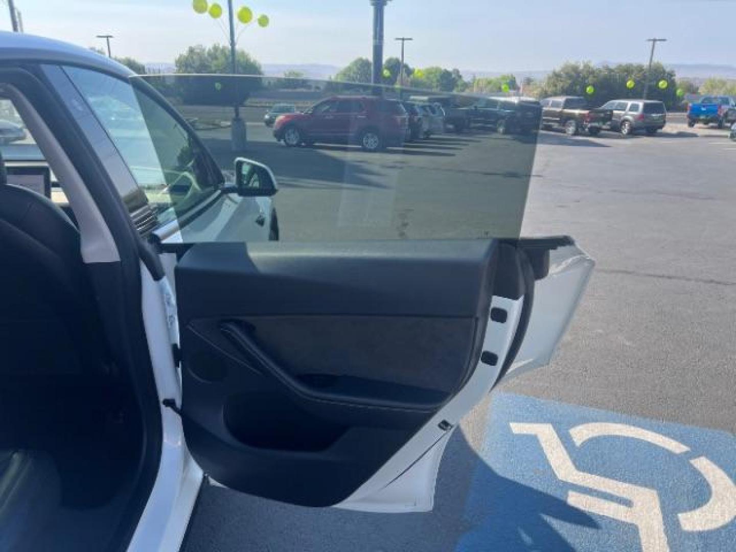 2020 Pearl White Multi-Coat /Black Tesla Model Y Long Range Dual Motor All-Wheel Drive (5YJYGDEE6LF) with an ELECTRIC engine, Continuously Variable Transmission transmission, located at 1865 East Red Hills Pkwy, St. George, 84770, (435) 628-0023, 37.120850, -113.543640 - This Tesla is an AWD Long range. Battery is 90% healthy, 289 on full charge. Near new condition! Full Tesla factory warranty up to 120k miles. Extended EV battery warranty available. Financing for ALL credit types. 4 Seasons Auto THE southern Utah Tesla Experts. Call or text for more info DL# 7 - Photo#25