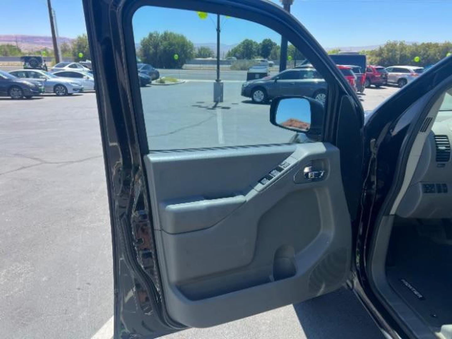 2015 Super Black /Steel Nissan Frontier SV (1N6AD0ER8FN) with an VQ 4L V-6 DOHC engine, Automatic transmission, located at 1865 East Red Hills Pkwy, St. George, 84770, (435) 628-0023, 37.120850, -113.543640 - Photo#12