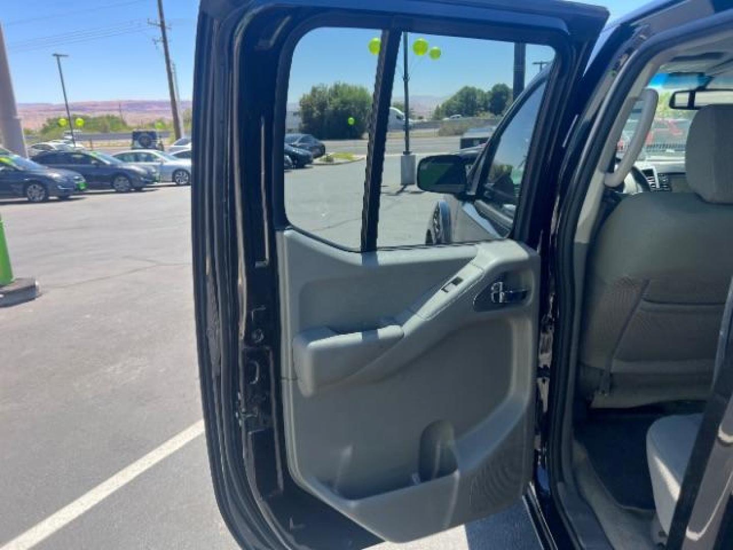 2015 Super Black /Steel Nissan Frontier SV (1N6AD0ER8FN) with an VQ 4L V-6 DOHC engine, Automatic transmission, located at 1865 East Red Hills Pkwy, St. George, 84770, (435) 628-0023, 37.120850, -113.543640 - Photo#20