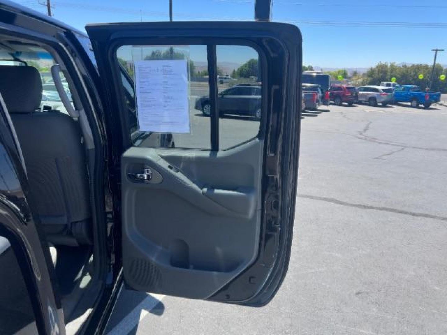 2015 Super Black /Steel Nissan Frontier SV (1N6AD0ER8FN) with an VQ 4L V-6 DOHC engine, Automatic transmission, located at 1865 East Red Hills Pkwy, St. George, 84770, (435) 628-0023, 37.120850, -113.543640 - Photo#25