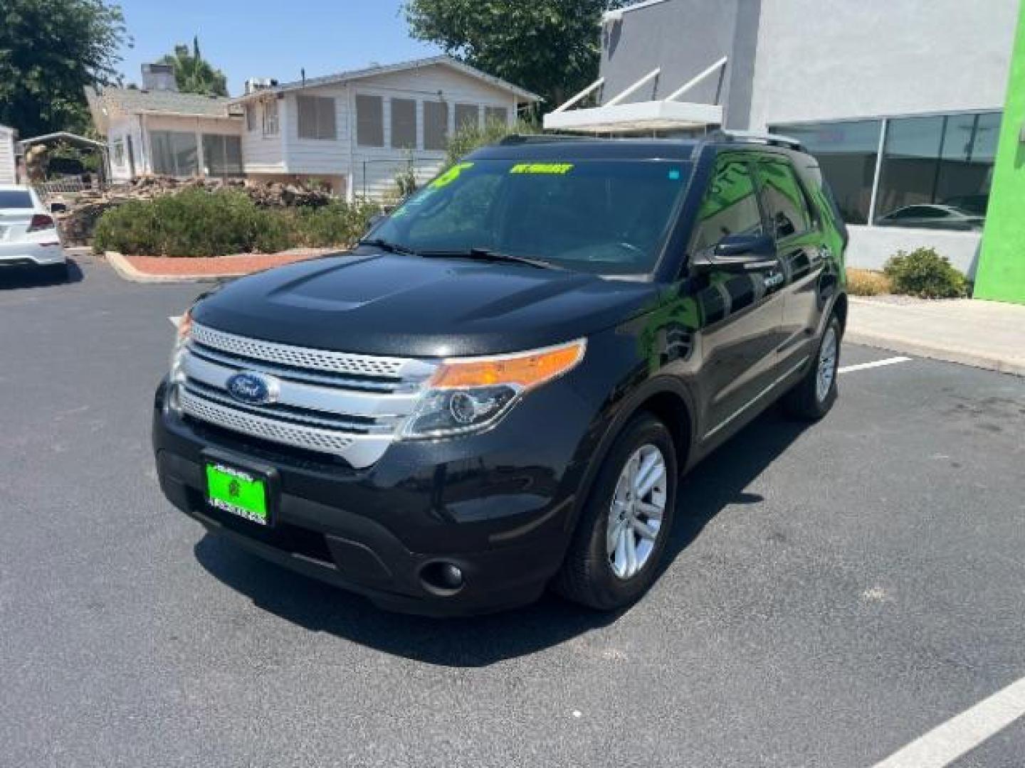 2015 Tuxedo Black Metallic /Charcoal Black Ford Explorer XLT (1FM5K8D87FG) with an 3.5L V-6 DOHC engine, Automatic transmission, located at 1865 East Red Hills Pkwy, St. George, 84770, (435) 628-0023, 37.120850, -113.543640 - Photo#2