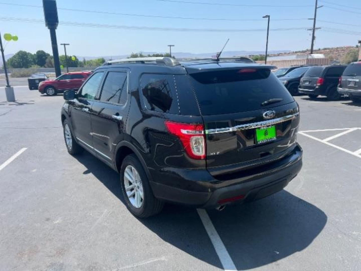 2015 Tuxedo Black Metallic /Charcoal Black Ford Explorer XLT (1FM5K8D87FG) with an 3.5L V-6 DOHC engine, Automatic transmission, located at 1865 East Red Hills Pkwy, St. George, 84770, (435) 628-0023, 37.120850, -113.543640 - Photo#4