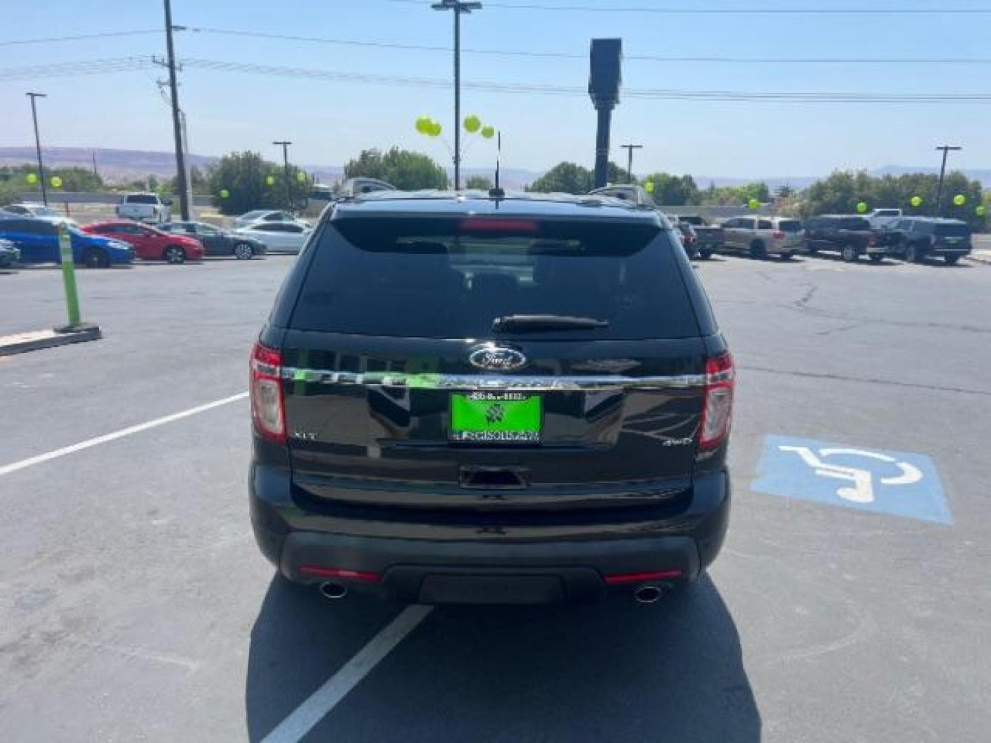 2015 Tuxedo Black Metallic /Charcoal Black Ford Explorer XLT (1FM5K8D87FG) with an 3.5L V-6 DOHC engine, Automatic transmission, located at 1865 East Red Hills Pkwy, St. George, 84770, (435) 628-0023, 37.120850, -113.543640 - Photo#5