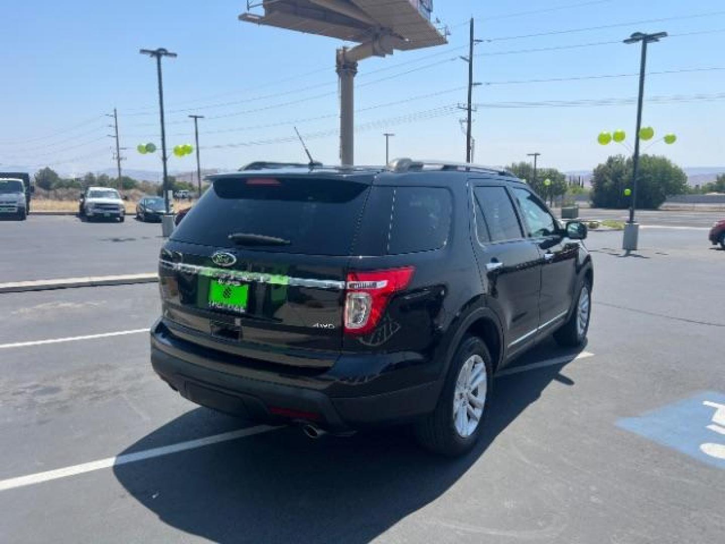 2015 Tuxedo Black Metallic /Charcoal Black Ford Explorer XLT (1FM5K8D87FG) with an 3.5L V-6 DOHC engine, Automatic transmission, located at 1865 East Red Hills Pkwy, St. George, 84770, (435) 628-0023, 37.120850, -113.543640 - Photo#6