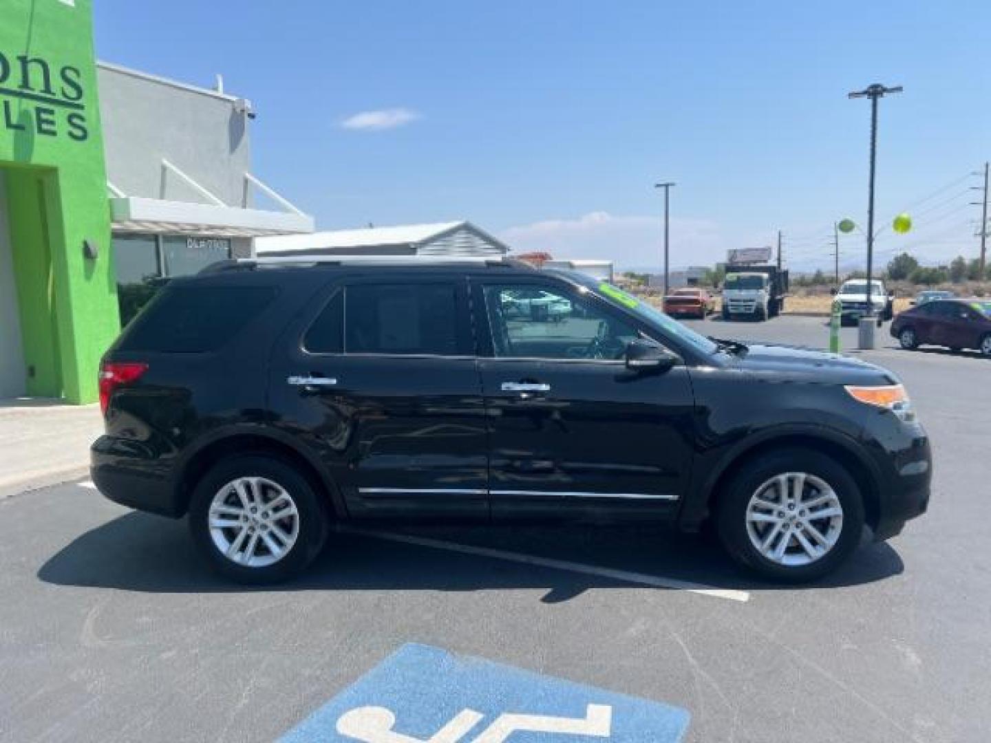 2015 Tuxedo Black Metallic /Charcoal Black Ford Explorer XLT (1FM5K8D87FG) with an 3.5L V-6 DOHC engine, Automatic transmission, located at 1865 East Red Hills Pkwy, St. George, 84770, (435) 628-0023, 37.120850, -113.543640 - Photo#7