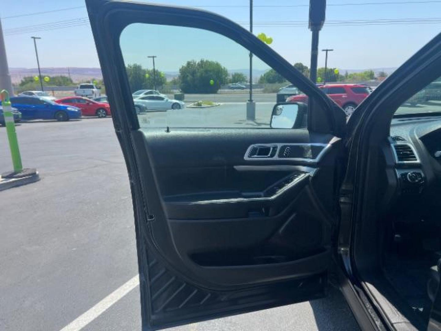 2015 Tuxedo Black Metallic /Charcoal Black Ford Explorer XLT (1FM5K8D87FG) with an 3.5L V-6 DOHC engine, Automatic transmission, located at 1865 East Red Hills Pkwy, St. George, 84770, (435) 628-0023, 37.120850, -113.543640 - Photo#12