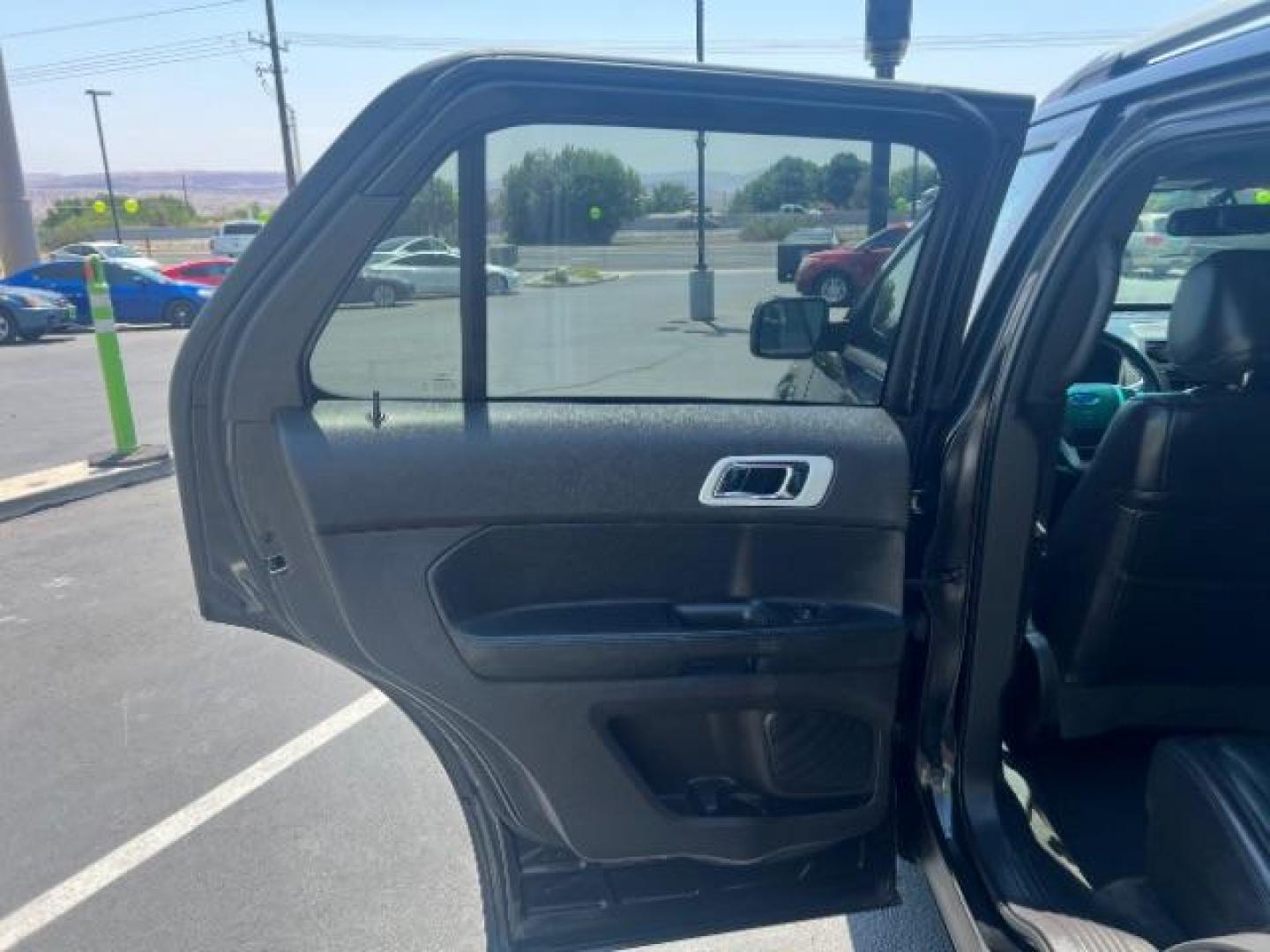 2015 Tuxedo Black Metallic /Charcoal Black Ford Explorer XLT (1FM5K8D87FG) with an 3.5L V-6 DOHC engine, Automatic transmission, located at 1865 East Red Hills Pkwy, St. George, 84770, (435) 628-0023, 37.120850, -113.543640 - Photo#21
