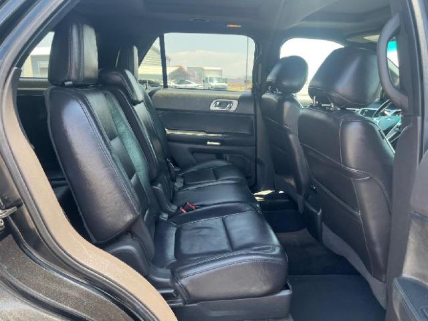 2015 Tuxedo Black Metallic /Charcoal Black Ford Explorer XLT (1FM5K8D87FG) with an 3.5L V-6 DOHC engine, Automatic transmission, located at 1865 East Red Hills Pkwy, St. George, 84770, (435) 628-0023, 37.120850, -113.543640 - Photo#30
