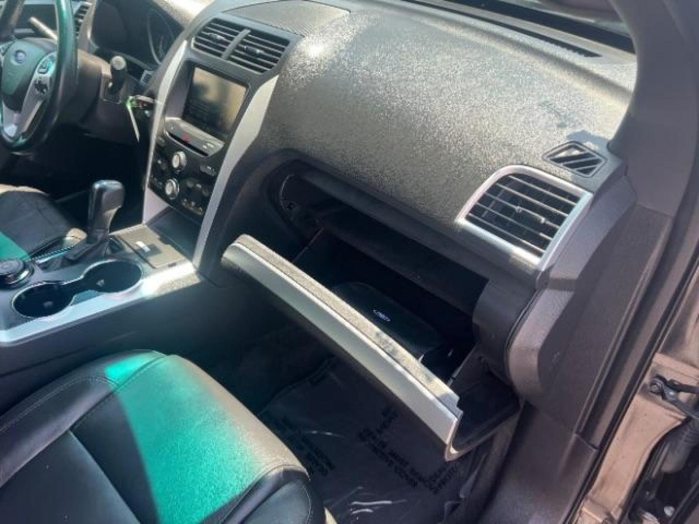 2015 Tuxedo Black Metallic /Charcoal Black Ford Explorer XLT (1FM5K8D87FG) with an 3.5L V-6 DOHC engine, Automatic transmission, located at 1865 East Red Hills Pkwy, St. George, 84770, (435) 628-0023, 37.120850, -113.543640 - Photo#33