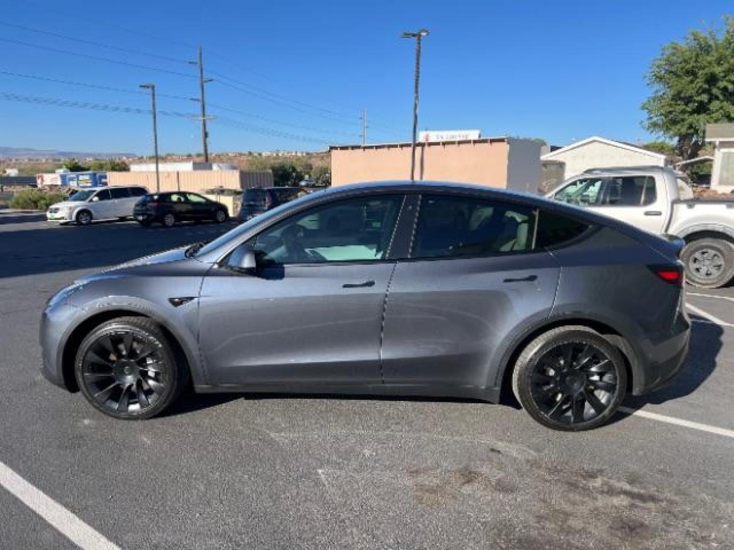 2021 Midnight Silver Metallic /White/Black Tesla Model Y Long Range Dual Motor All-Wheel Drive (5YJYGDEE8MF) with an ELECTRIC engine, Continuously Variable Transmission transmission, located at 1865 East Red Hills Pkwy, St. George, 84770, (435) 628-0023, 37.120850, -113.543640 - ****Price includes $4k IRS EV REBATE**** We are approved to file the EV rebate directly with the IRS. We recived the funds in 7 days and take credit off the price of car. Check with IRS EV website to be sure you qualify. This program ends Sept 30th so ACT FAST! This Tesla is an AWD Long Range. Bat - Photo#5