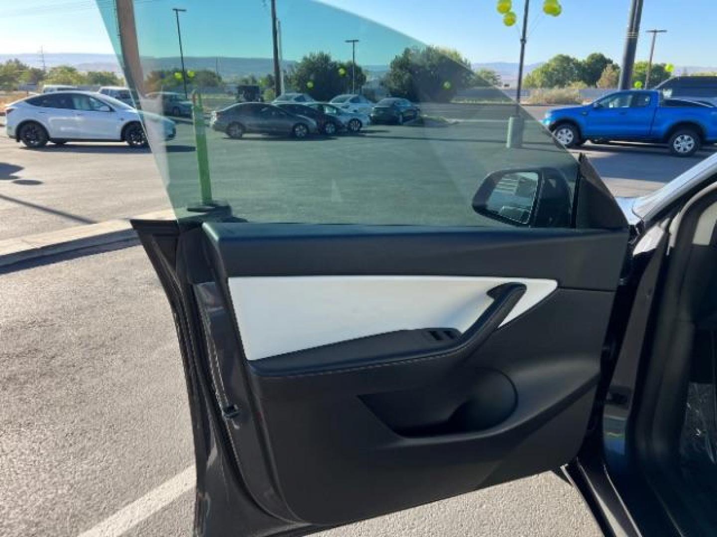 2021 Midnight Silver Metallic /White/Black Tesla Model Y Long Range Dual Motor All-Wheel Drive (5YJYGDEE8MF) with an ELECTRIC engine, Continuously Variable Transmission transmission, located at 1865 East Red Hills Pkwy, St. George, 84770, (435) 628-0023, 37.120850, -113.543640 - ****Price includes $4k IRS EV REBATE**** We are approved to file the EV rebate directly with the IRS. We recived the funds in 7 days and take credit off the price of car. Check with IRS EV website to be sure you qualify. This program ends Sept 30th so ACT FAST! This Tesla is an AWD Long Range. Bat - Photo#14