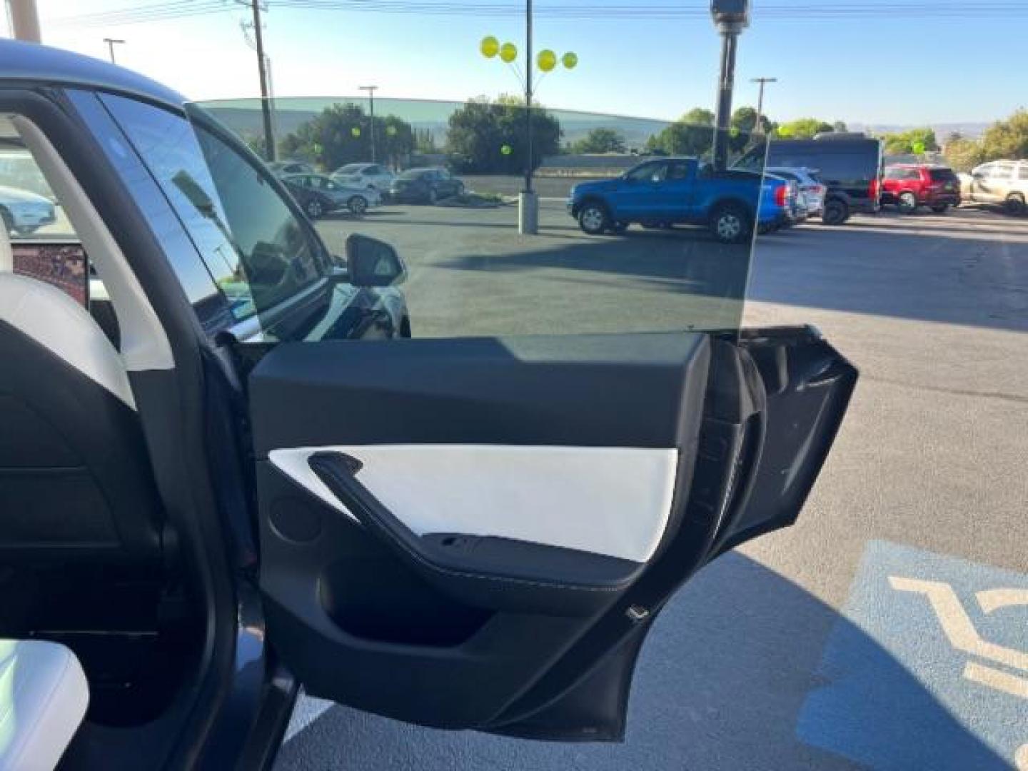 2021 Midnight Silver Metallic /White/Black Tesla Model Y Long Range Dual Motor All-Wheel Drive (5YJYGDEE8MF) with an ELECTRIC engine, Continuously Variable Transmission transmission, located at 1865 East Red Hills Pkwy, St. George, 84770, (435) 628-0023, 37.120850, -113.543640 - ****Price includes $4k IRS EV REBATE**** We are approved to file the EV rebate directly with the IRS. We recived the funds in 7 days and take credit off the price of car. Check with IRS EV website to be sure you qualify. This program ends Sept 30th so ACT FAST! This Tesla is an AWD Long Range. Bat - Photo#25