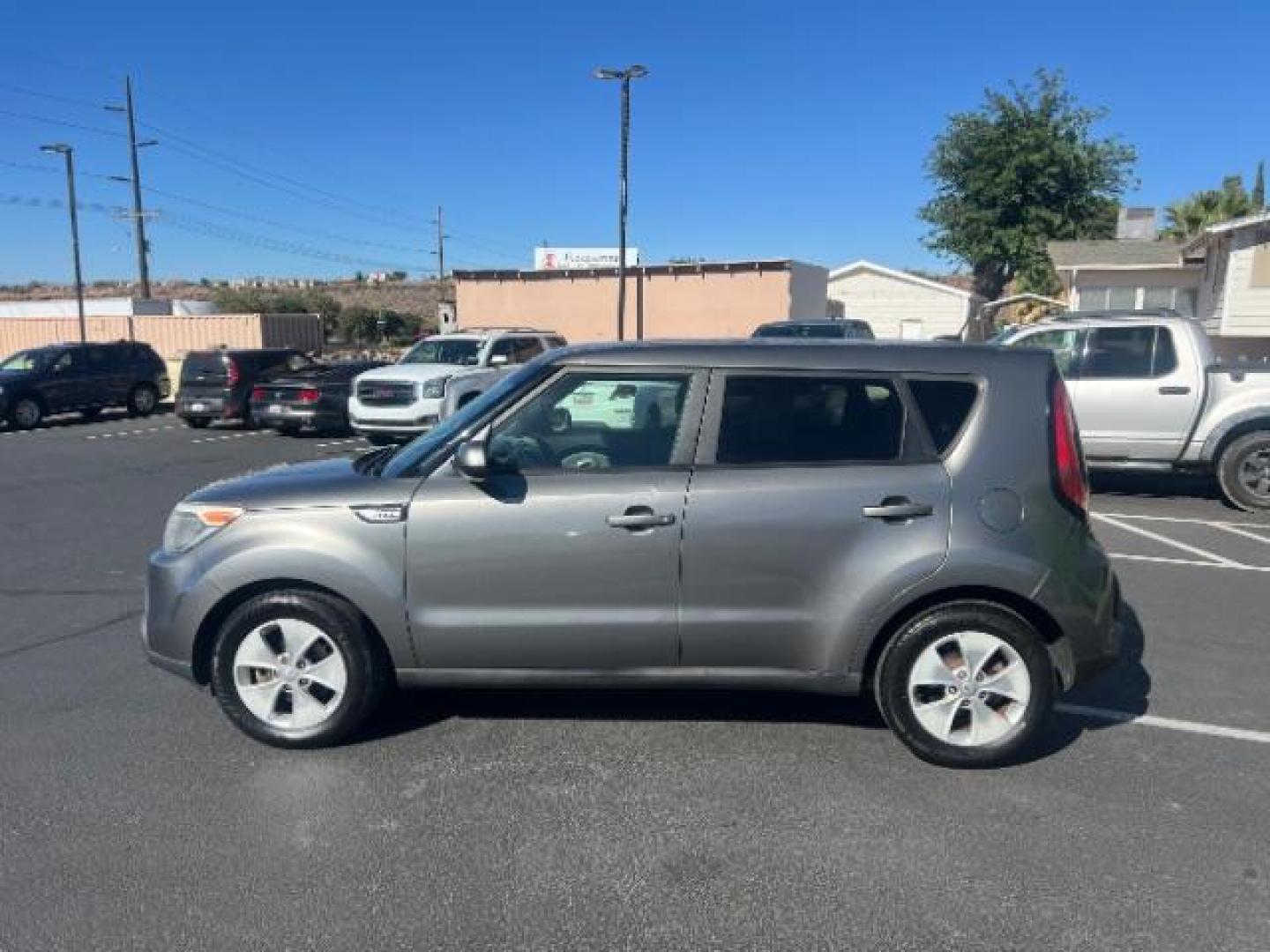 2016 Gray /Black Kia Soul ! (KNDJN2A23G7) , Automatic transmission, located at 940 North Main Street, Cedar City, UT, 84720, (435) 628-0023, 37.692936, -113.061897 - We specialize in helping ALL people get the best financing available. No matter your credit score, good, bad or none we can get you an amazing rate. Had a bankruptcy, divorce, or repossessions? We give you the green light to get your credit back on the road. Low down and affordable payments that fit - Photo#3