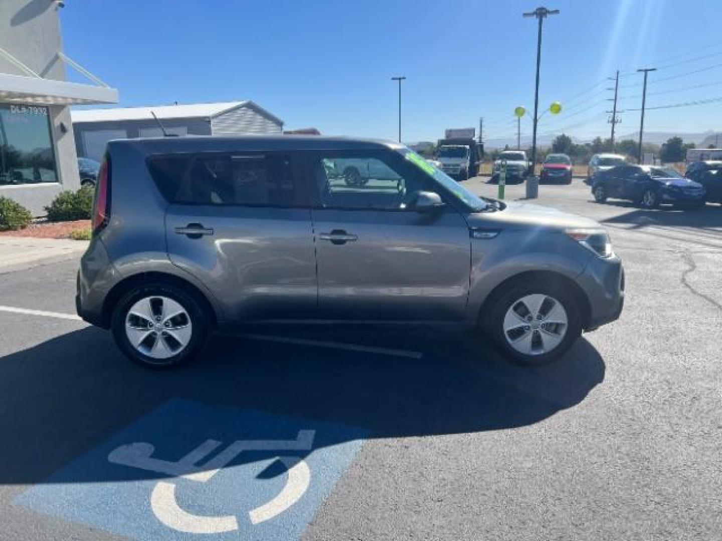 2016 Gray /Black Kia Soul ! (KNDJN2A23G7) , Automatic transmission, located at 940 North Main Street, Cedar City, UT, 84720, (435) 628-0023, 37.692936, -113.061897 - We specialize in helping ALL people get the best financing available. No matter your credit score, good, bad or none we can get you an amazing rate. Had a bankruptcy, divorce, or repossessions? We give you the green light to get your credit back on the road. Low down and affordable payments that fit - Photo#7