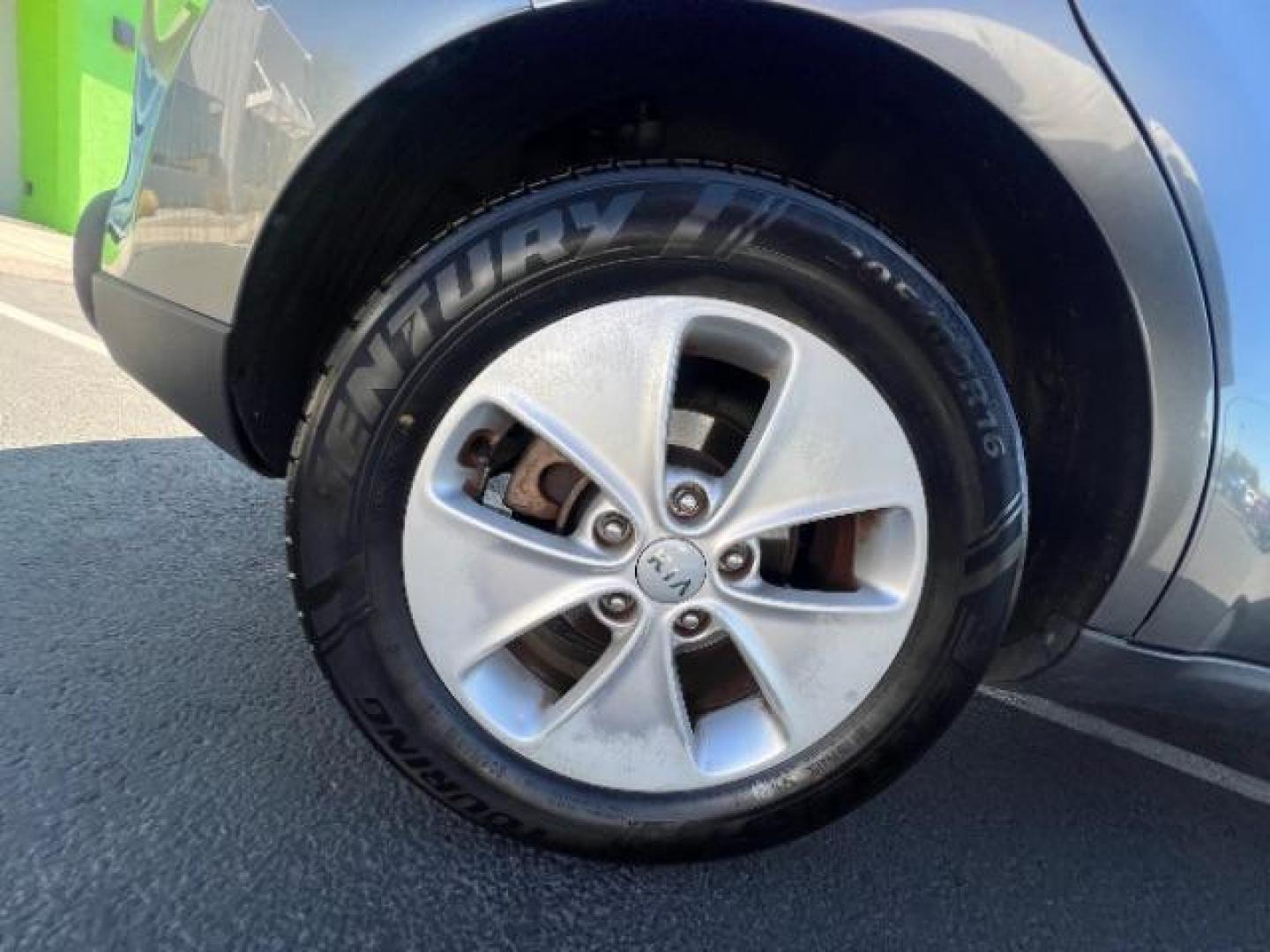 2016 Gray /Black Kia Soul ! (KNDJN2A23G7) , Automatic transmission, located at 940 North Main Street, Cedar City, UT, 84720, (435) 628-0023, 37.692936, -113.061897 - We specialize in helping ALL people get the best financing available. No matter your credit score, good, bad or none we can get you an amazing rate. Had a bankruptcy, divorce, or repossessions? We give you the green light to get your credit back on the road. Low down and affordable payments that fit - Photo#9