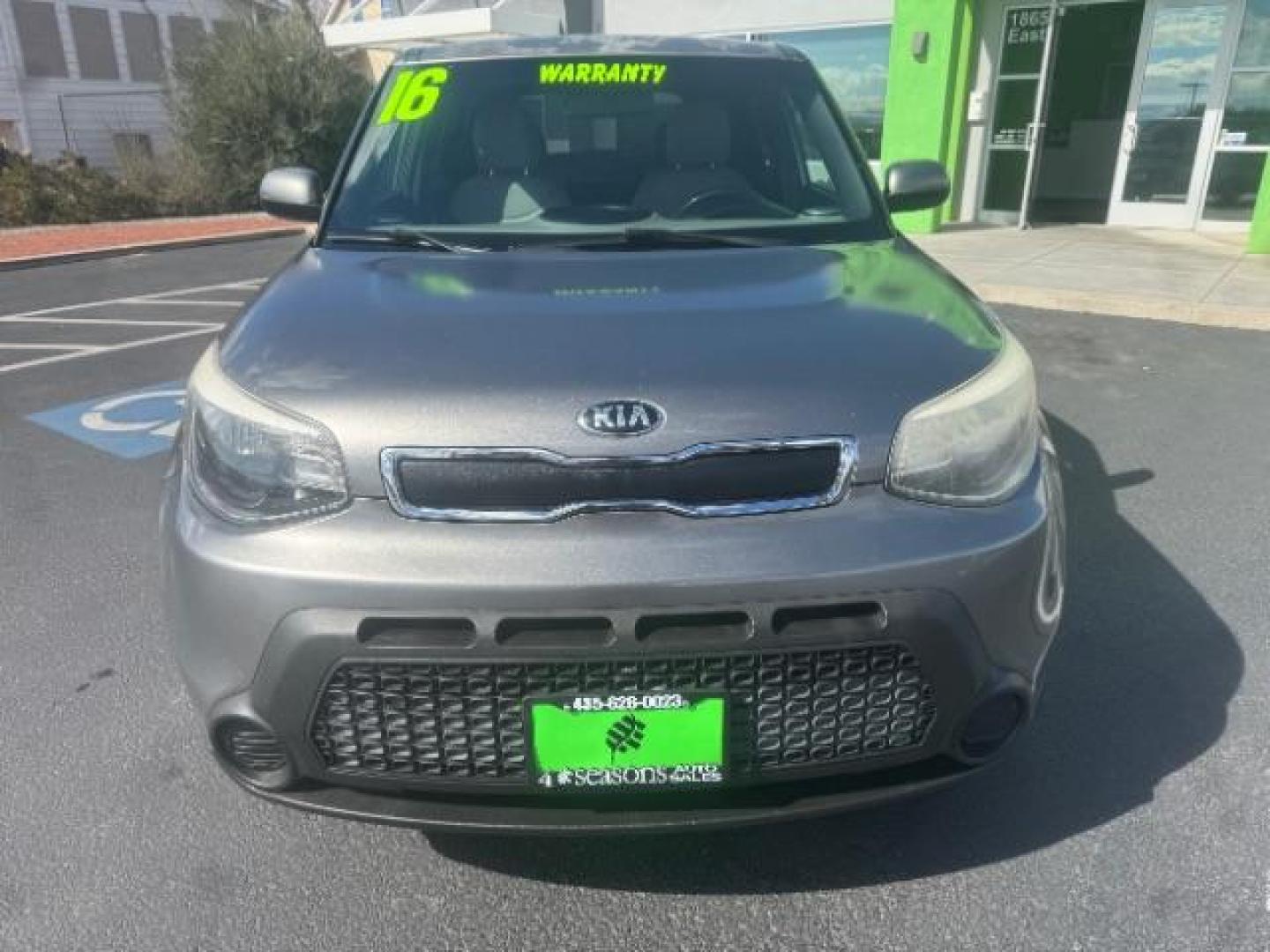 2016 Gray /Black Kia Soul ! (KNDJN2A23G7) , Automatic transmission, located at 1865 East Red Hills Pkwy, St. George, 84770, (435) 628-0023, 37.120850, -113.543640 - We specialize in helping ALL people get the best financing available. No matter your credit score, good, bad or none we can get you an amazing rate. Had a bankruptcy, divorce, or repossessions? We give you the green light to get your credit back on the road. Low down and affordable payments that fit- Photo#2