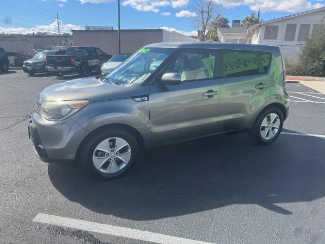 2016 Gray /Black Kia Soul ! (KNDJN2A23G7) , Automatic transmission, located at 1865 East Red Hills Pkwy, St. George, 84770, (435) 628-0023, 37.120850, -113.543640 - We specialize in helping ALL people get the best financing available. No matter your credit score, good, bad or none we can get you an amazing rate. Had a bankruptcy, divorce, or repossessions? We give you the green light to get your credit back on the road. Low down and affordable payments that fit - Photo#4