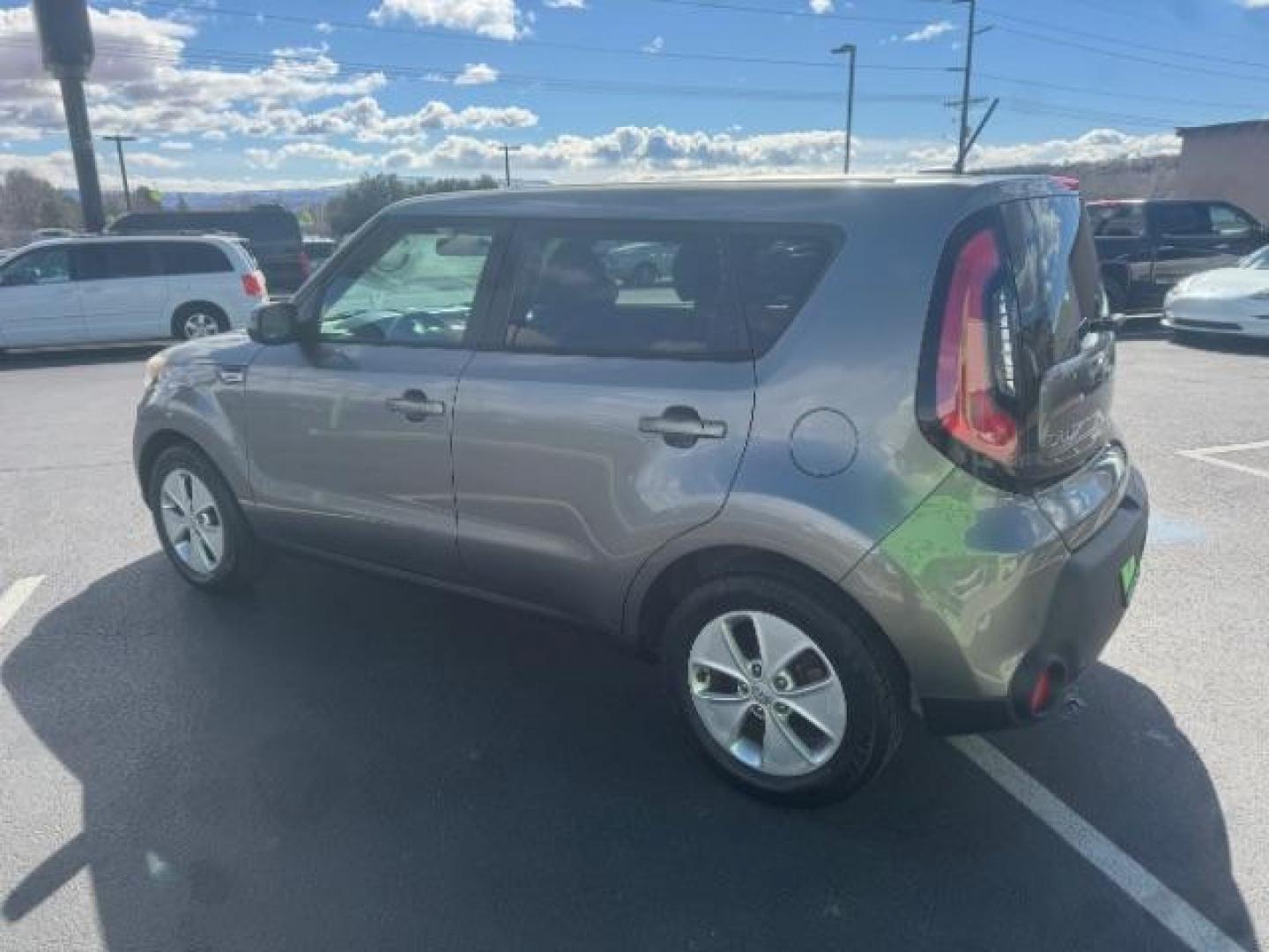 2016 Gray /Black Kia Soul ! (KNDJN2A23G7) , Automatic transmission, located at 1865 East Red Hills Pkwy, St. George, 84770, (435) 628-0023, 37.120850, -113.543640 - We specialize in helping ALL people get the best financing available. No matter your credit score, good, bad or none we can get you an amazing rate. Had a bankruptcy, divorce, or repossessions? We give you the green light to get your credit back on the road. Low down and affordable payments that fit- Photo#6