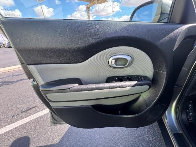 2016 Gray /Black Kia Soul ! (KNDJN2A23G7) , Automatic transmission, located at 1865 East Red Hills Pkwy, St. George, 84770, (435) 628-0023, 37.120850, -113.543640 - We specialize in helping ALL people get the best financing available. No matter your credit score, good, bad or none we can get you an amazing rate. Had a bankruptcy, divorce, or repossessions? We give you the green light to get your credit back on the road. Low down and affordable payments that fit - Photo#12