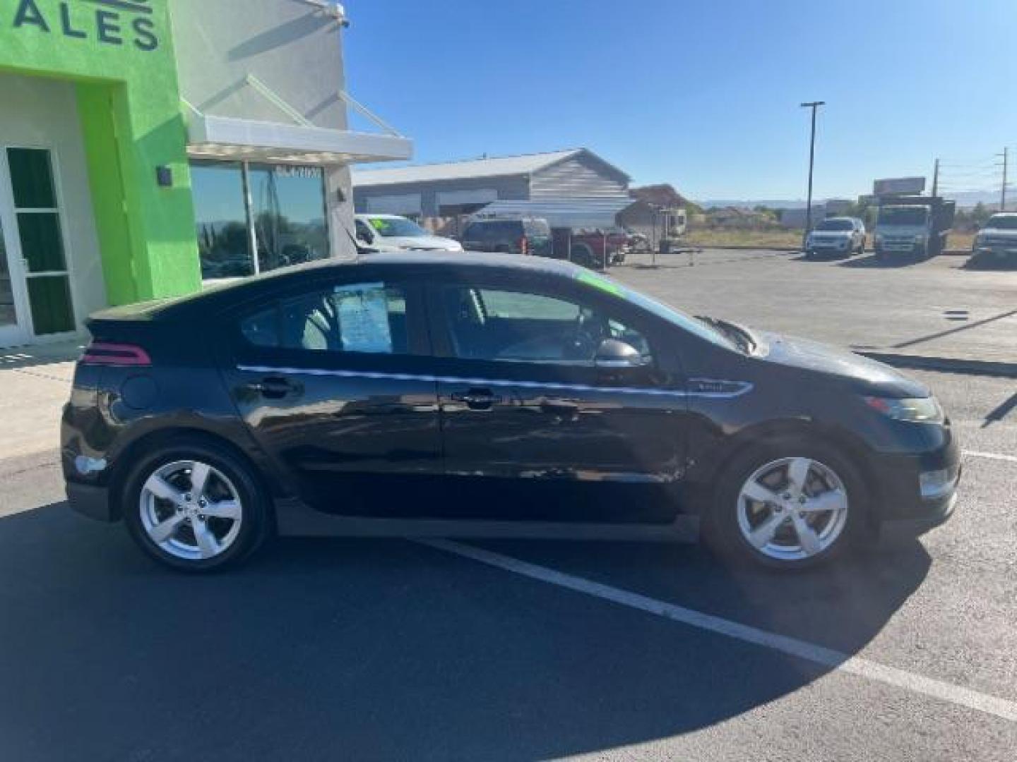 2014 Black /Black Chevrolet Volt Standard w/ LEP (1G1RE6E45EU) with an 1.4L L4 DOHC 16V PLUG-IN HYBRID engine, Automatic transmission, located at 1865 East Red Hills Pkwy, St. George, 84770, (435) 628-0023, 37.120850, -113.543640 - *THIS VEHICLE QUALIFIES FOR A $4,000 DOLLAR TAX REBATE* We specialize in helping ALL people get the best financing available. No matter your credit score, good, bad or none we can get you an amazing rate. Had a bankruptcy, divorce, or repossessions? We give you the green light to get your credit ba - Photo#7