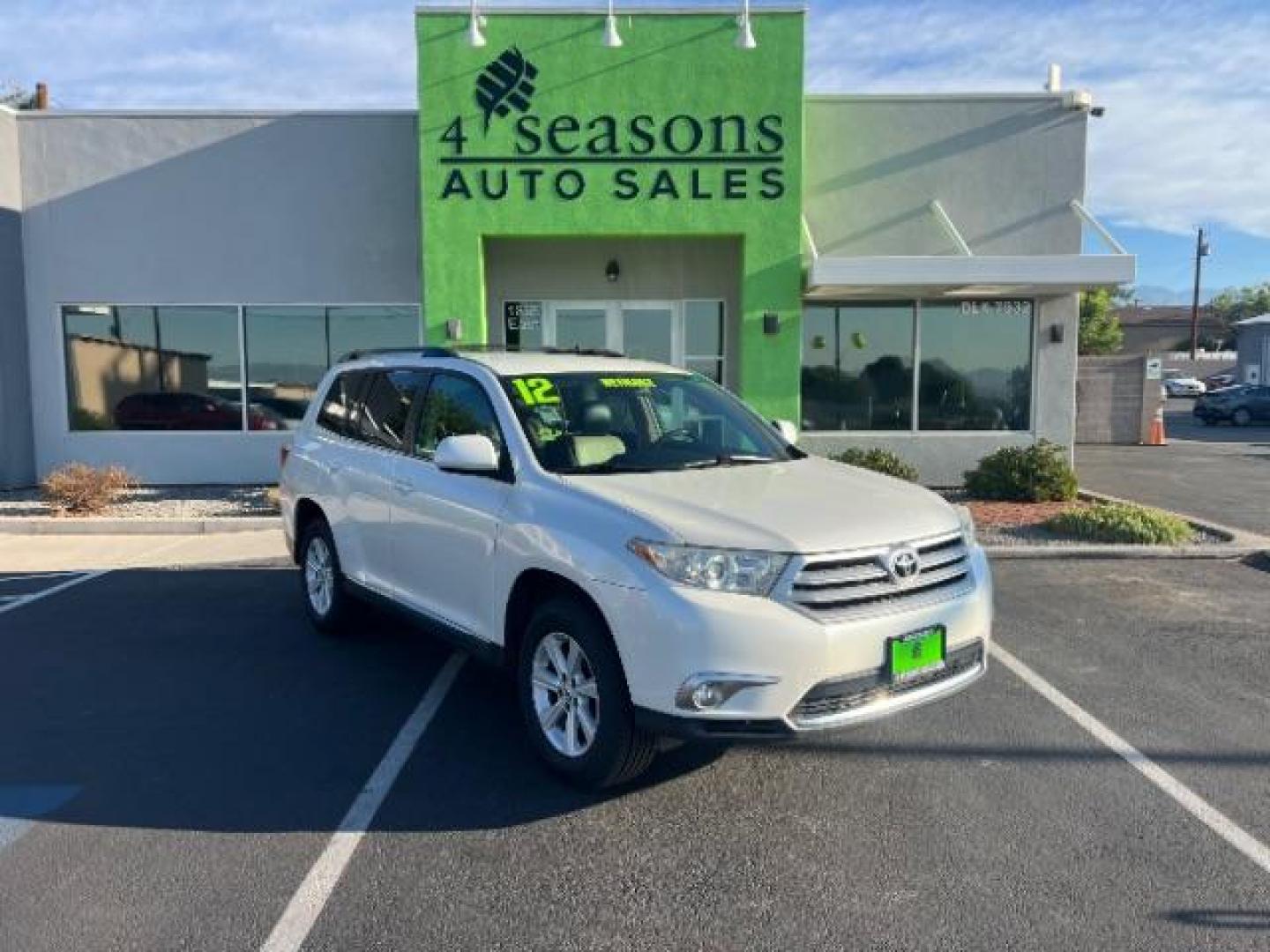 2012 Blizzard Pearl /Sand Beige Toyota Highlander Base V6 | SE V6 (5TDZK3EH3CS) with an 3.5L V-6 DOHC engine, Automatic transmission, located at 1865 East Red Hills Pkwy, St. George, 84770, (435) 628-0023, 37.120850, -113.543640 - We specialize in helping ALL people get the best financing available. No matter your credit score, good, bad or none we can get you an amazing rate. Had a bankruptcy, divorce, or repossessions? We give you the green light to get your credit back on the road. Low down and affordable payments that fit - Photo#0