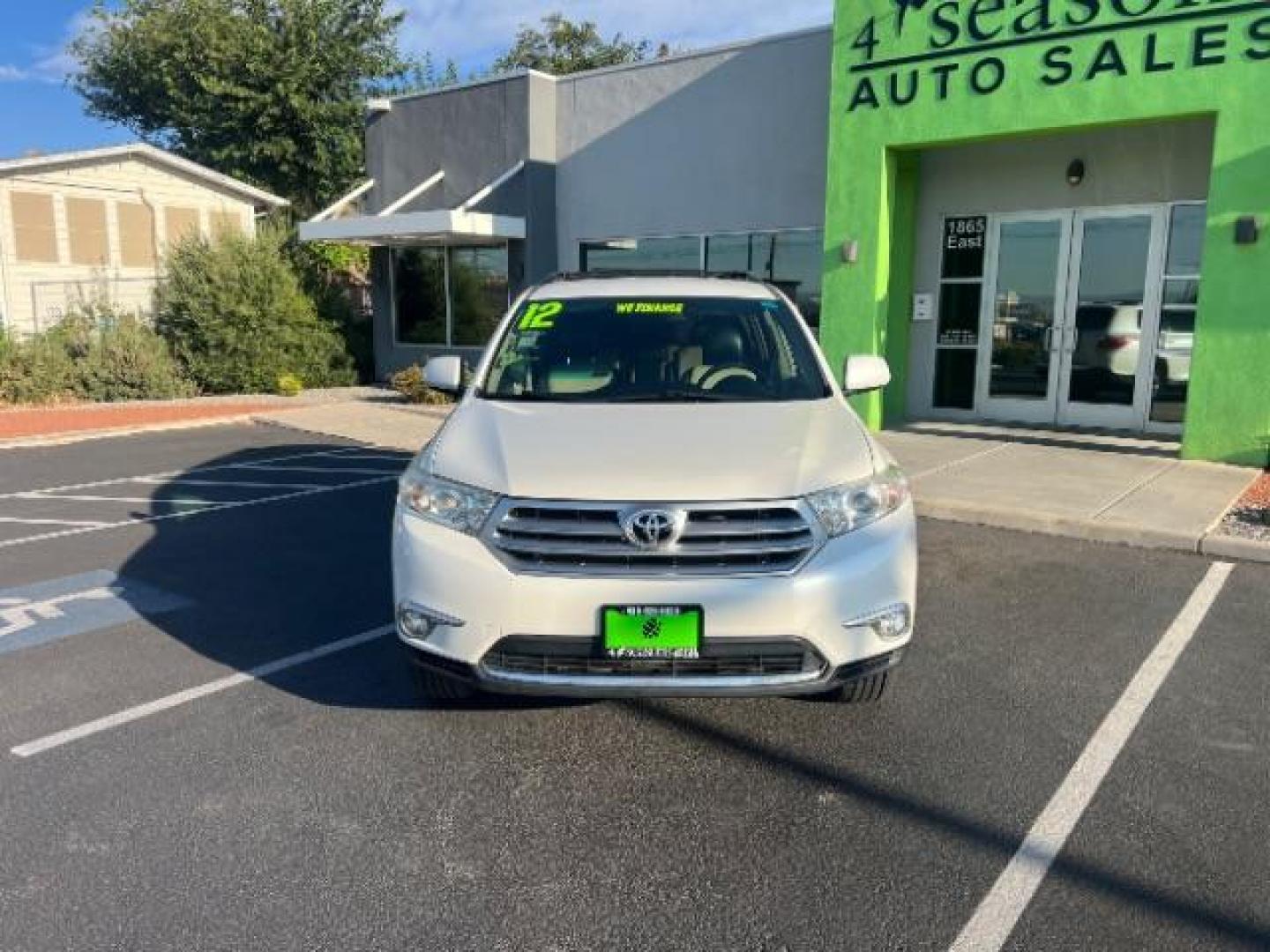 2012 Blizzard Pearl /Sand Beige Toyota Highlander Base V6 | SE V6 (5TDZK3EH3CS) with an 3.5L V-6 DOHC engine, Automatic transmission, located at 1865 East Red Hills Pkwy, St. George, 84770, (435) 628-0023, 37.120850, -113.543640 - We specialize in helping ALL people get the best financing available. No matter your credit score, good, bad or none we can get you an amazing rate. Had a bankruptcy, divorce, or repossessions? We give you the green light to get your credit back on the road. Low down and affordable payments that fit - Photo#1