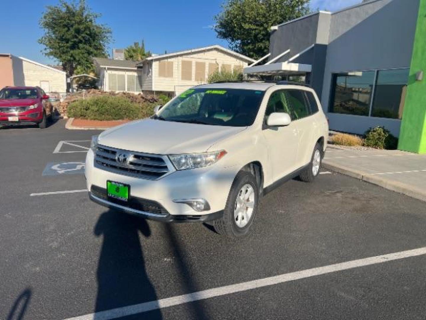 2012 Blizzard Pearl /Sand Beige Toyota Highlander Base V6 | SE V6 (5TDZK3EH3CS) with an 3.5L V-6 DOHC engine, Automatic transmission, located at 1865 East Red Hills Pkwy, St. George, 84770, (435) 628-0023, 37.120850, -113.543640 - We specialize in helping ALL people get the best financing available. No matter your credit score, good, bad or none we can get you an amazing rate. Had a bankruptcy, divorce, or repossessions? We give you the green light to get your credit back on the road. Low down and affordable payments that fit - Photo#2