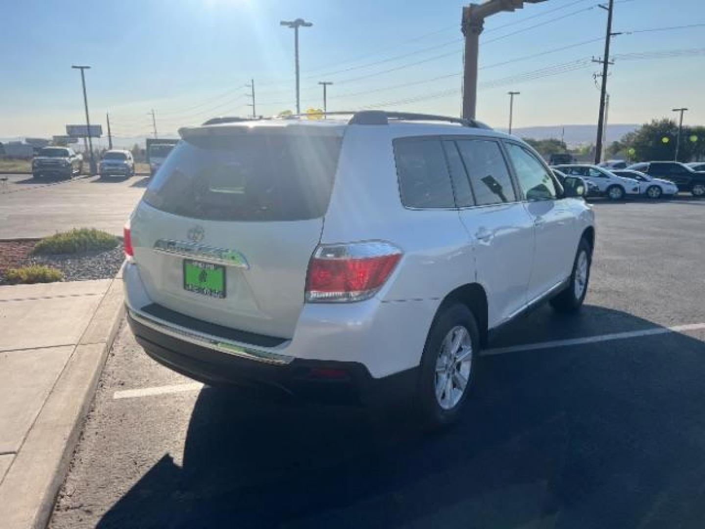 2012 Blizzard Pearl /Sand Beige Toyota Highlander Base V6 | SE V6 (5TDZK3EH3CS) with an 3.5L V-6 DOHC engine, Automatic transmission, located at 1865 East Red Hills Pkwy, St. George, 84770, (435) 628-0023, 37.120850, -113.543640 - We specialize in helping ALL people get the best financing available. No matter your credit score, good, bad or none we can get you an amazing rate. Had a bankruptcy, divorce, or repossessions? We give you the green light to get your credit back on the road. Low down and affordable payments that fit - Photo#6