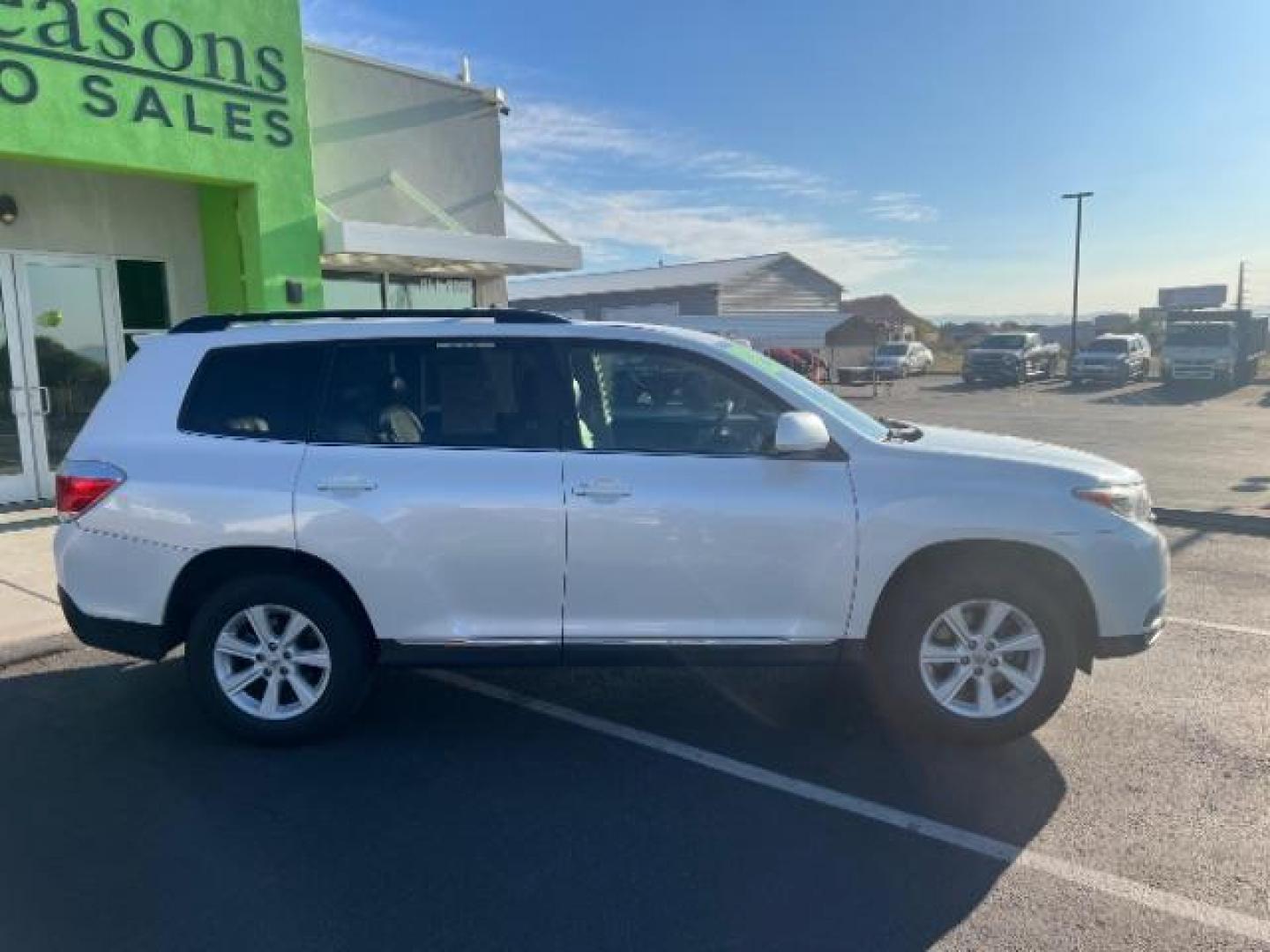 2012 Blizzard Pearl /Sand Beige Toyota Highlander Base V6 | SE V6 (5TDZK3EH3CS) with an 3.5L V-6 DOHC engine, Automatic transmission, located at 1865 East Red Hills Pkwy, St. George, 84770, (435) 628-0023, 37.120850, -113.543640 - We specialize in helping ALL people get the best financing available. No matter your credit score, good, bad or none we can get you an amazing rate. Had a bankruptcy, divorce, or repossessions? We give you the green light to get your credit back on the road. Low down and affordable payments that fit - Photo#7