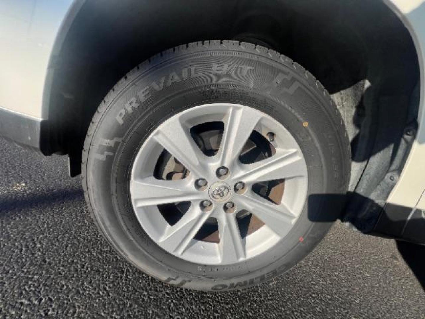 2012 Blizzard Pearl /Sand Beige Toyota Highlander Base V6 | SE V6 (5TDZK3EH3CS) with an 3.5L V-6 DOHC engine, Automatic transmission, located at 1865 East Red Hills Pkwy, St. George, 84770, (435) 628-0023, 37.120850, -113.543640 - We specialize in helping ALL people get the best financing available. No matter your credit score, good, bad or none we can get you an amazing rate. Had a bankruptcy, divorce, or repossessions? We give you the green light to get your credit back on the road. Low down and affordable payments that fit - Photo#9